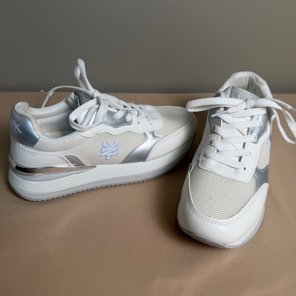 Zoo York Star White Metallic Silver Platform Sneakers Womens Size 9 NYC Low Top
